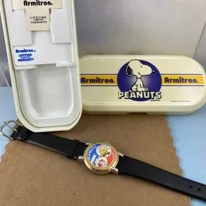 Vintage Peanuts 50th Anniversary 2 Tone Watch Armitron x Peanuts: The Hug | 24.5mm, Peanuts Two-Tone Gold  main image 4